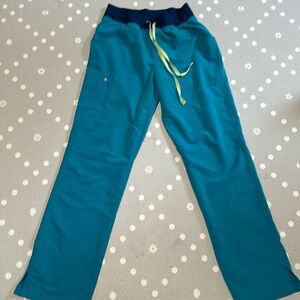 Figs kade cargo scrub pants size small in teal
